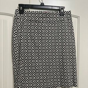 Geometric Black and White Skirt- Mefium